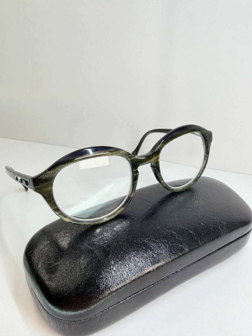 Vera Wang Granite ON 2.5 Designer Prescription Eyeglasses – Elegant Green Tortoi